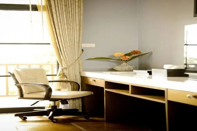Executive suite jacuzzi