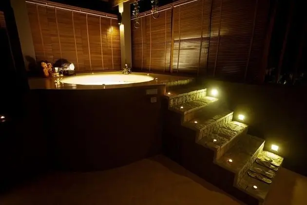 Executive suite jacuzzi
