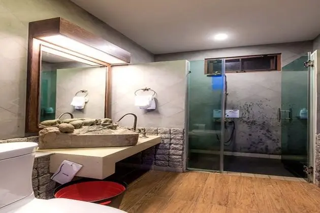 Executive suite jacuzzi