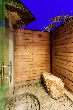 Executive suite jacuzzi