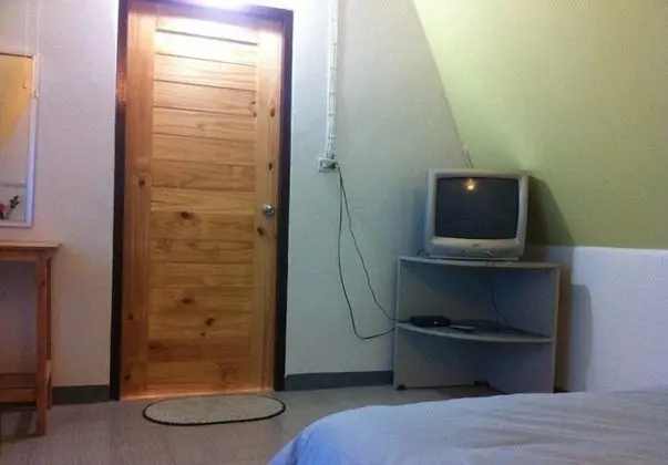Queen Room with Fan