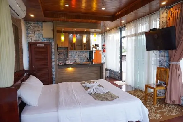 7-Bedroom House