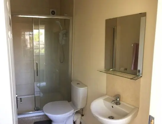 Basic Tek Büyük veya İki Ayrı Yataklı Oda