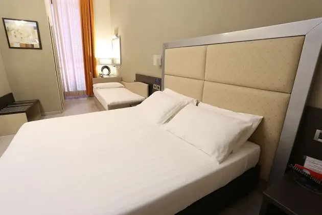 Üç Kişilik Oda