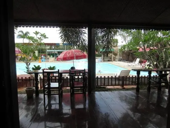 Pool Front