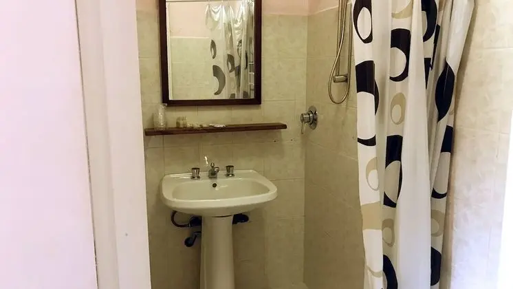 Basic Dört Kişilik Oda, Banyolu/Duşlu, Avlu Manzaralı