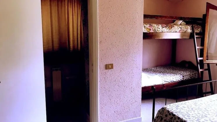 Basic Dört Kişilik Oda, Banyolu/Duşlu, Avlu Manzaralı