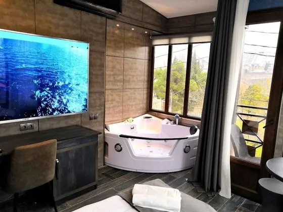 Deluxe Tek Büyük Yataklı Oda, 1 Büyük (Queen) Boy Yatak, Jakuzi, Şehir Manzaralı