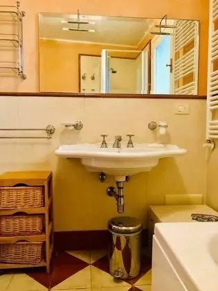 Tek Büyük Yataklı Oda, Özel Banyo (Orange)