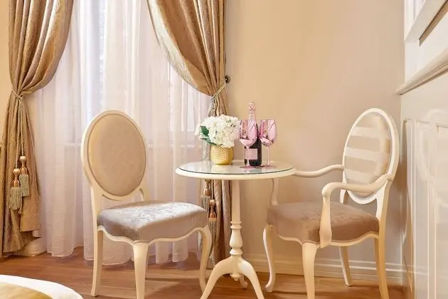 Deluxe Tek Büyük veya İki Ayrı Yataklı Oda