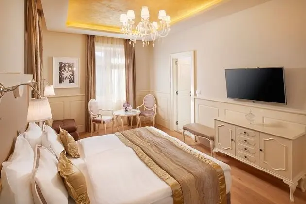 Deluxe Tek Büyük veya İki Ayrı Yataklı Oda