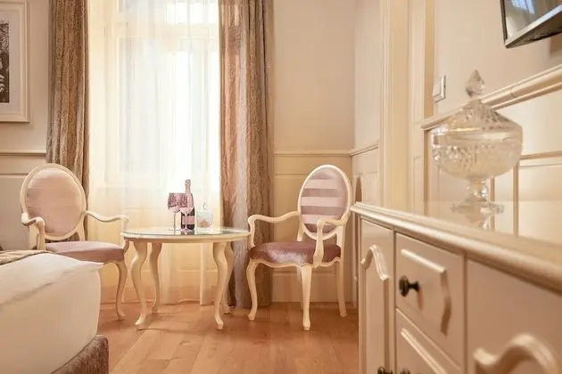 Deluxe Tek Büyük veya İki Ayrı Yataklı Oda