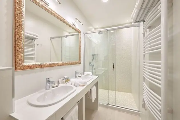 Deluxe Tek Büyük veya İki Ayrı Yataklı Oda