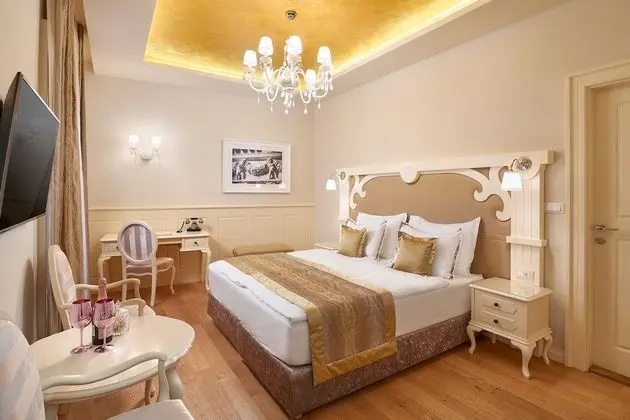 Deluxe Tek Büyük Yataklı Oda