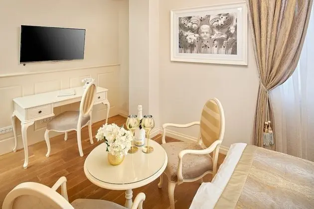 Deluxe Tek Büyük Yataklı Oda