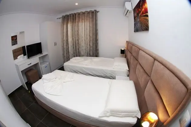 Tek Büyük veya İki Ayrı Yataklı Oda