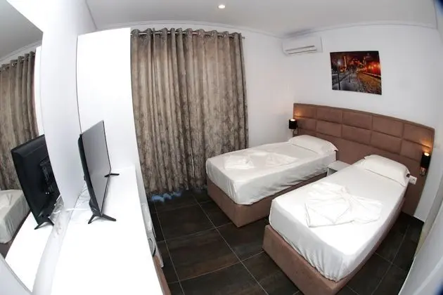 Tek Büyük veya İki Ayrı Yataklı Oda