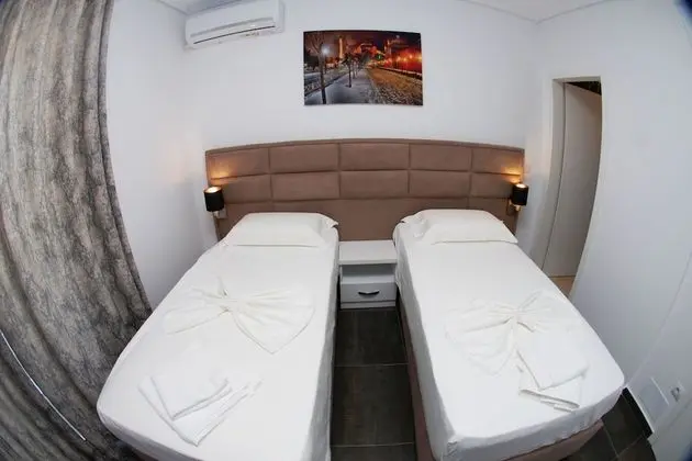 Tek Büyük veya İki Ayrı Yataklı Oda