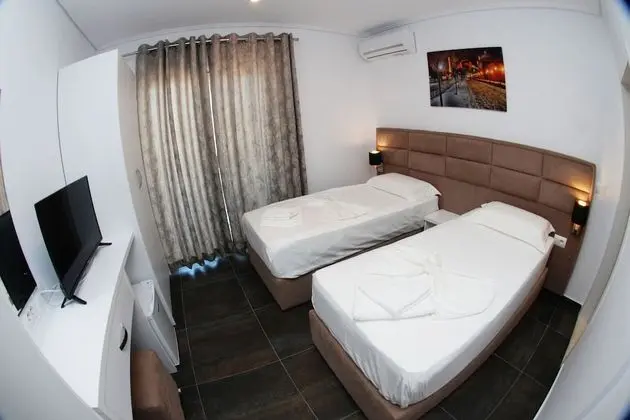 Tek Büyük veya İki Ayrı Yataklı Oda