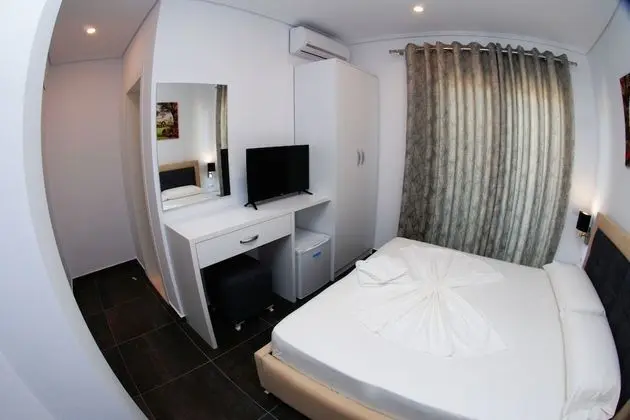 Tek Büyük Yataklı Oda, Balkon