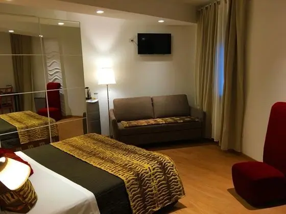 Comfort Oda, 1 Büyük (Queen) Boy Yatak ve Çekyat, Özel Banyo