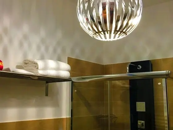 Comfort Oda, 1 Büyük (Queen) Boy Yatak ve Çekyat, Özel Banyo