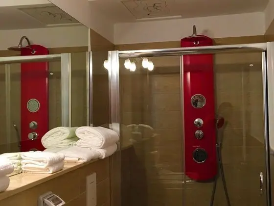 Deluxe Oda, 1 Büyük (Queen) Boy Yatak ve Çekyat, Engellilere Uygun, Özel Banyo