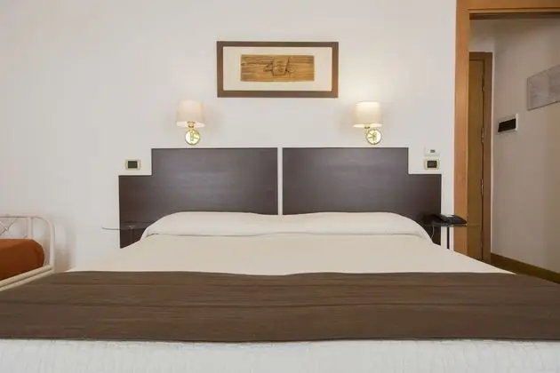 Üç Kişilik Oda