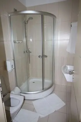 Comfort Üç Kişilik Oda, Bahçe Manzaralı