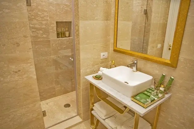 Luxury Tek Büyük Yataklı Oda