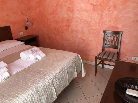 Traditional Tek Büyük Yataklı Oda