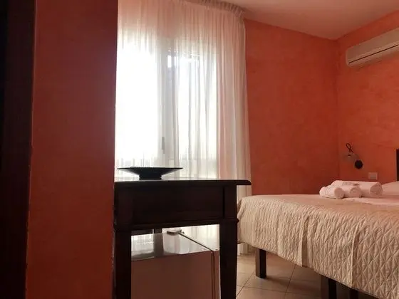 Traditional Tek Büyük Yataklı Oda