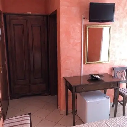 Traditional Tek Büyük Yataklı Oda