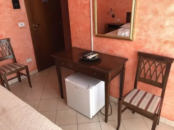 Traditional Tek Büyük Yataklı Oda