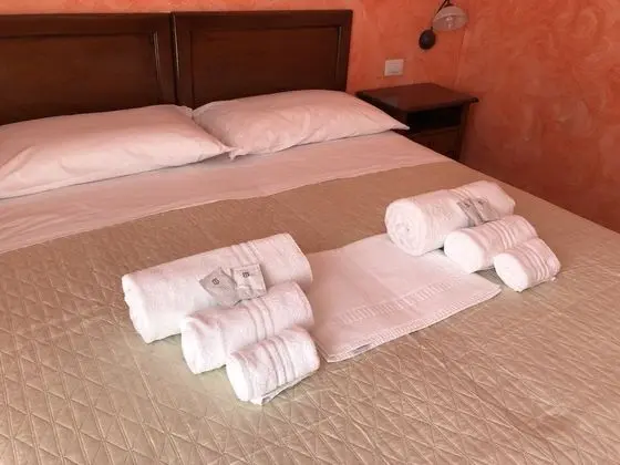 Traditional Tek Büyük Yataklı Oda