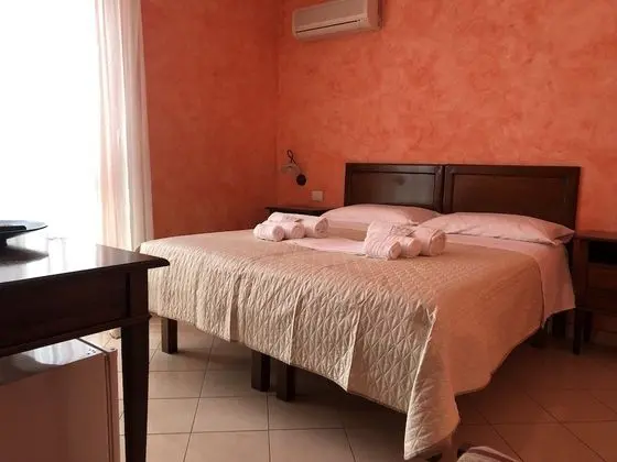 Traditional Tek Büyük Yataklı Oda