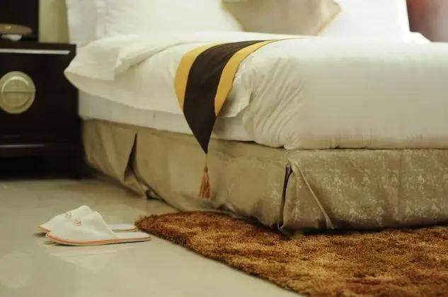 Deluxe Tek Büyük Yataklı Oda, Havuz Manzaralı
