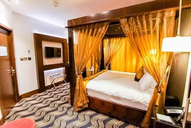 Süit (Four Poster)