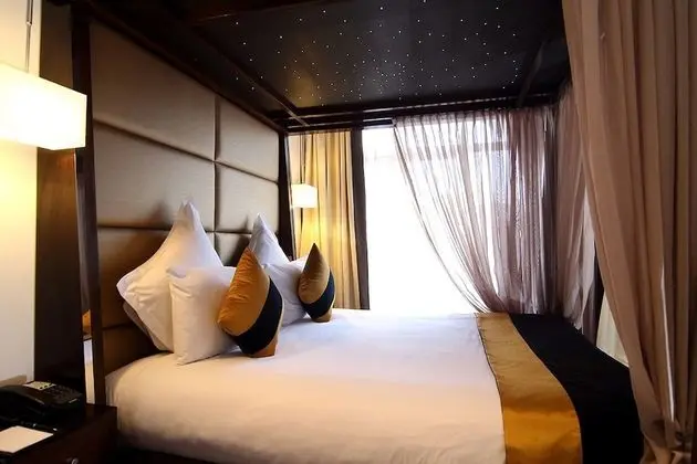 Süit (Four Poster)