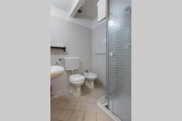 Tek Büyük Yataklı Oda (External Bathroom)