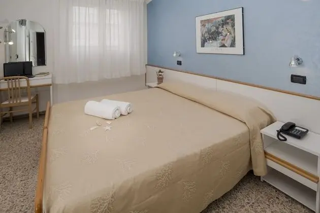 Basic Tek Büyük veya İki Ayrı Yataklı Oda