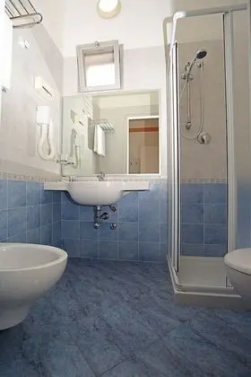 Basic Tek Büyük veya İki Ayrı Yataklı Oda