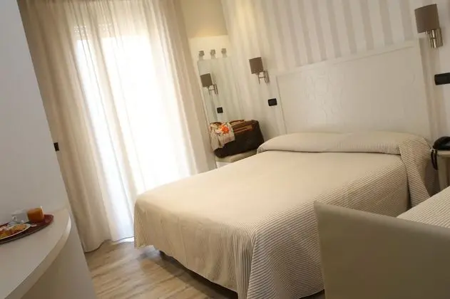 Üç Kişilik Oda