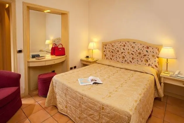 Üç Kişilik Oda, Veranda