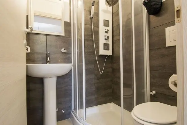 Deluxe Tek Büyük Yataklı Oda (with shower Blu)