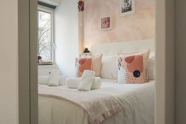 Deluxe Tek Büyük Yataklı Oda (with shower Rosa)