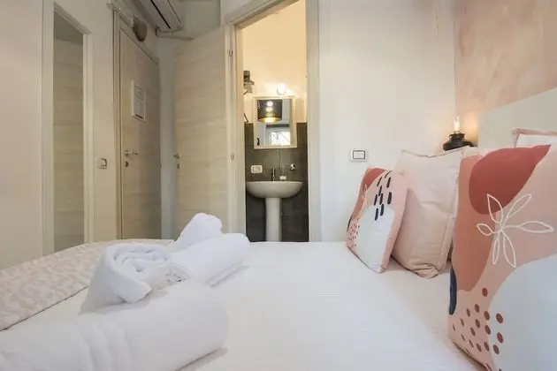Deluxe Tek Büyük Yataklı Oda (with shower Rosa)
