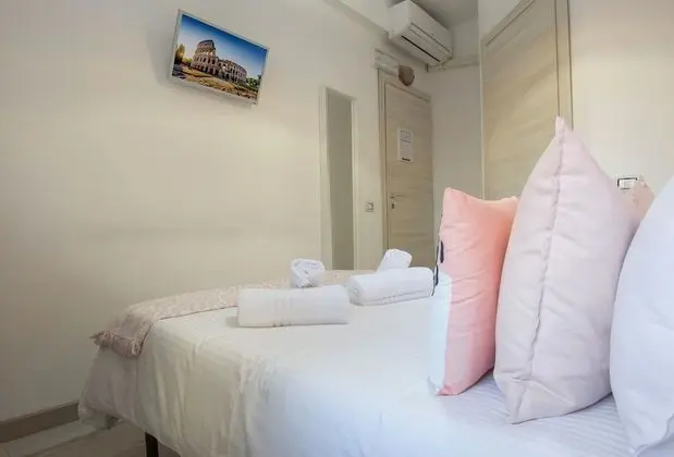 Deluxe Tek Büyük Yataklı Oda (with shower Rosa)