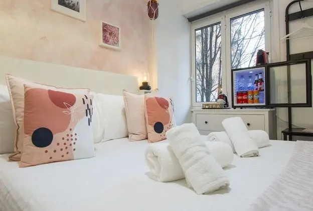 Deluxe Tek Büyük Yataklı Oda (with shower Rosa)
