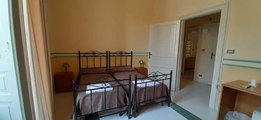 Üç Kişilik Oda